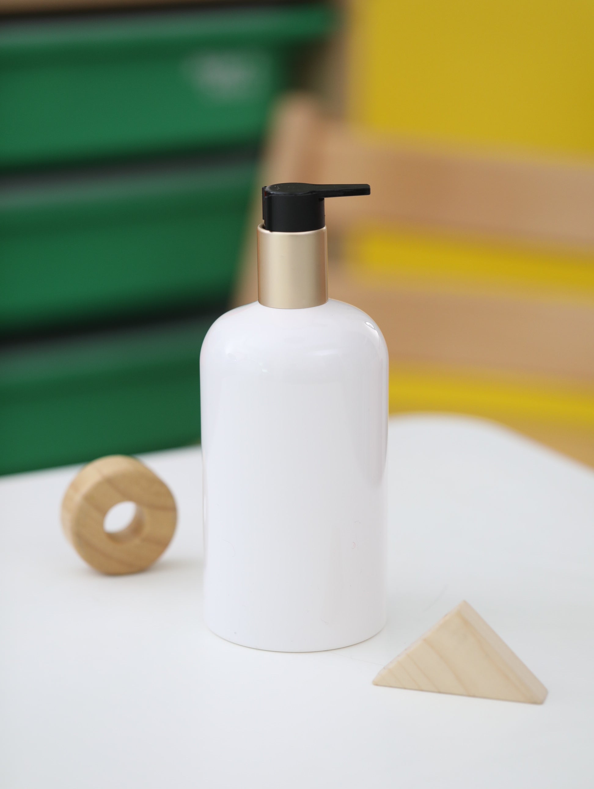 Round Bottle Dispenser with Gold Pump (300ml & 500ml)