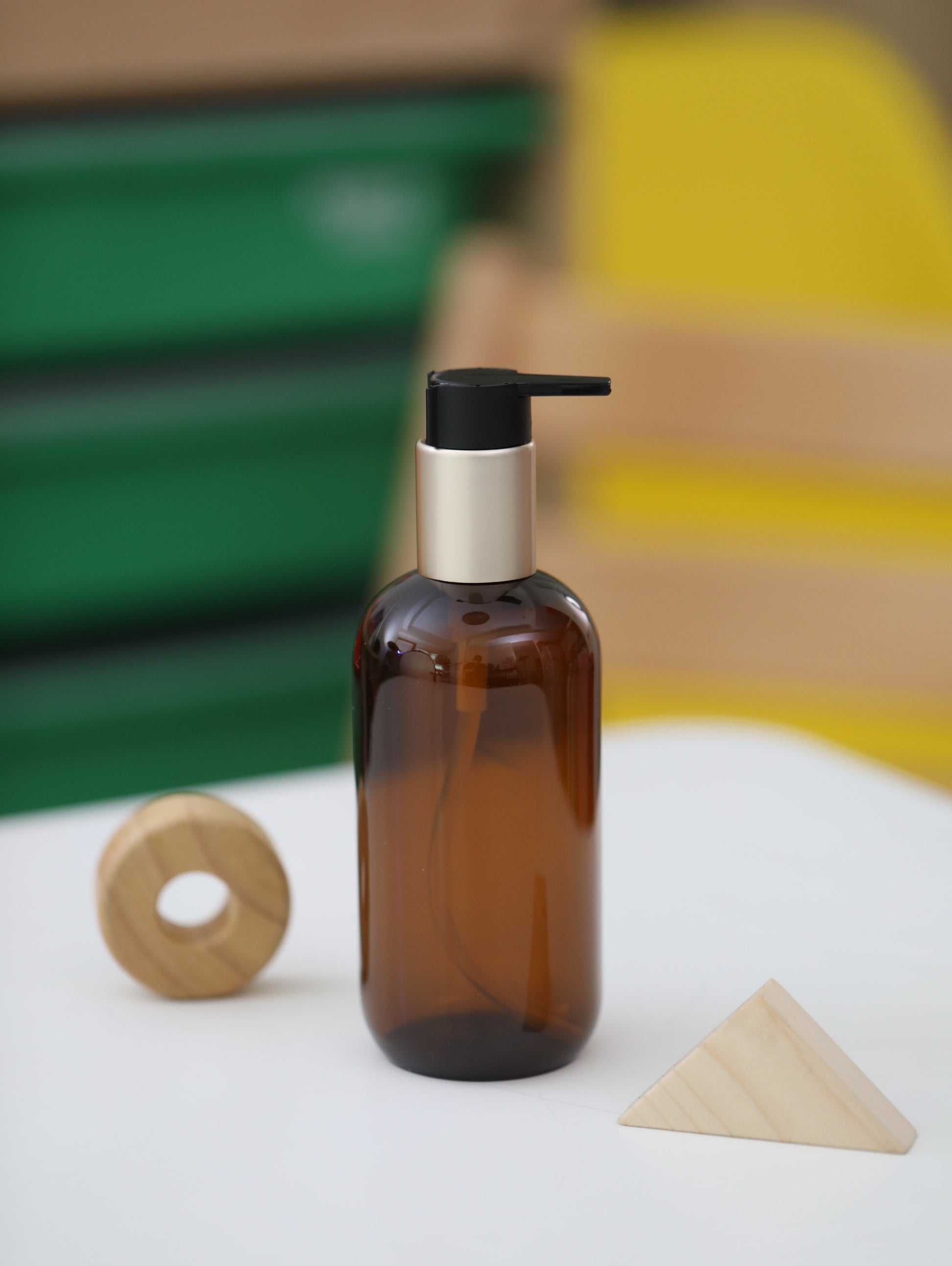 Round Bottle Dispenser with Gold Pump (300ml & 500ml)