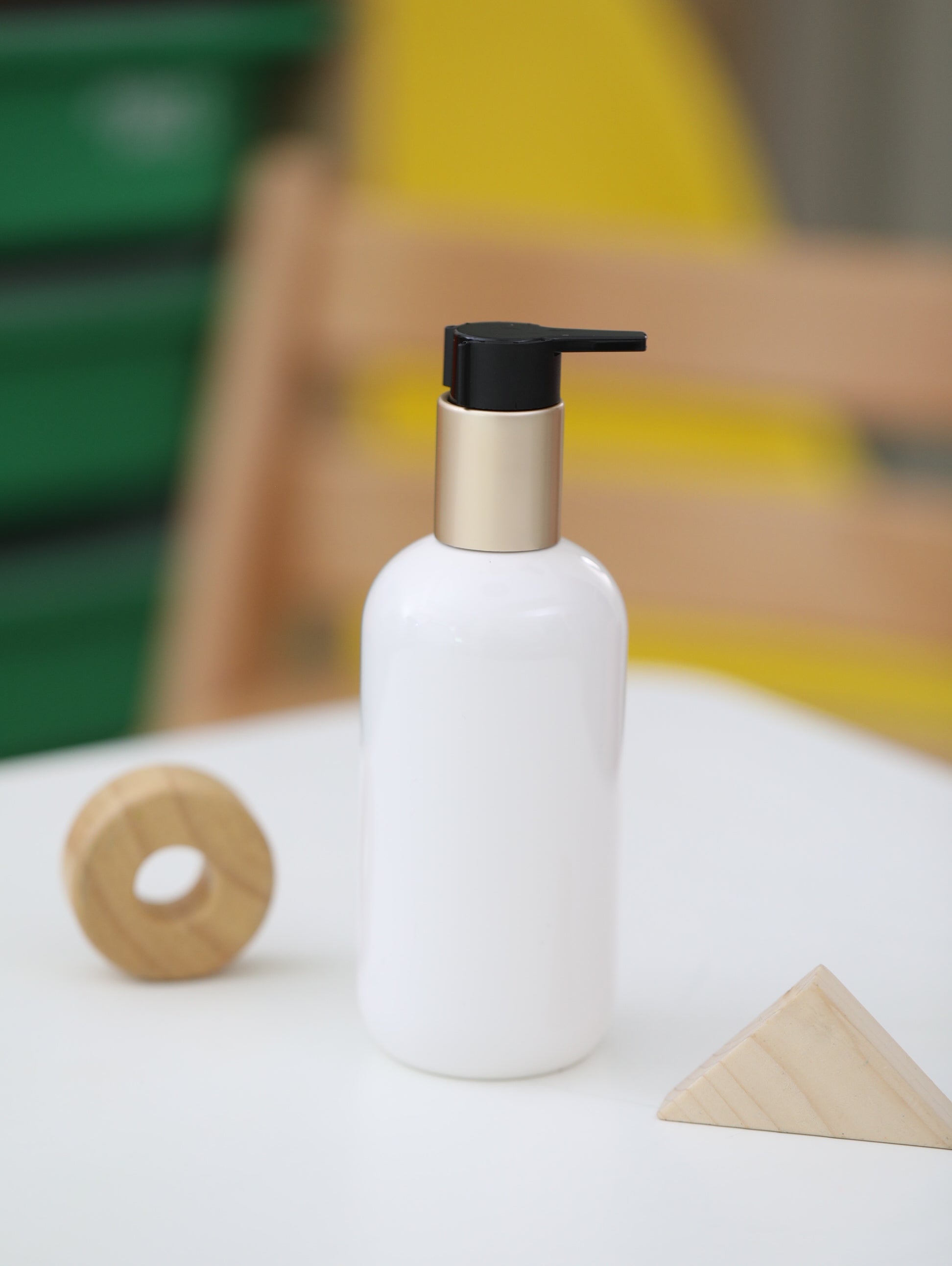 Round Bottle Dispenser with Gold Pump (300ml & 500ml)